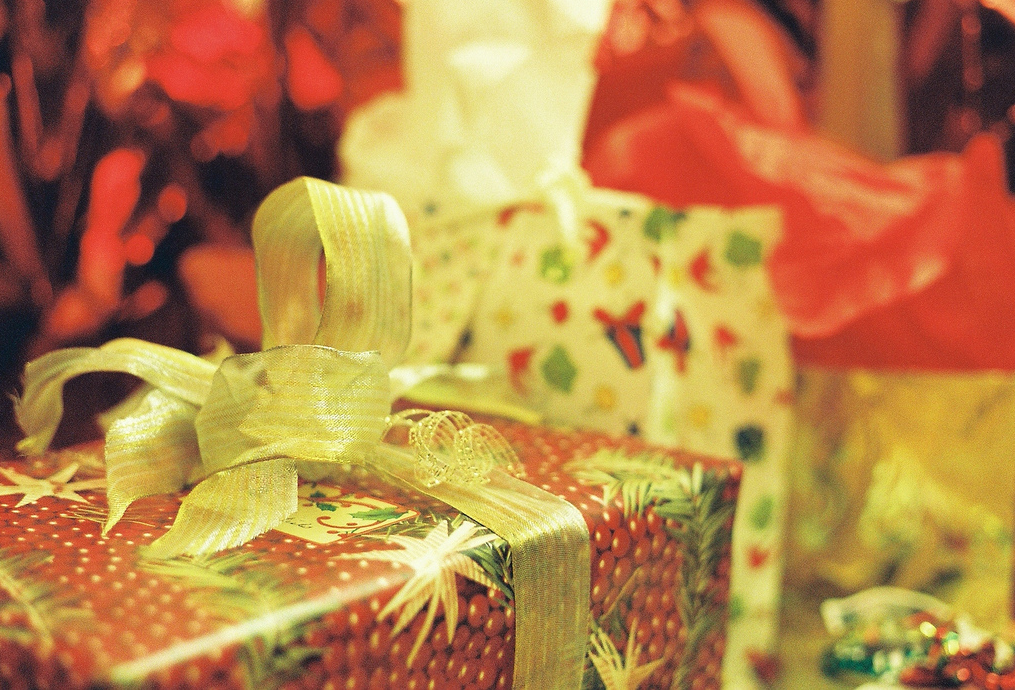 the-rules-of-white-elephant-gifting-in-the-office-paperdirect-blog